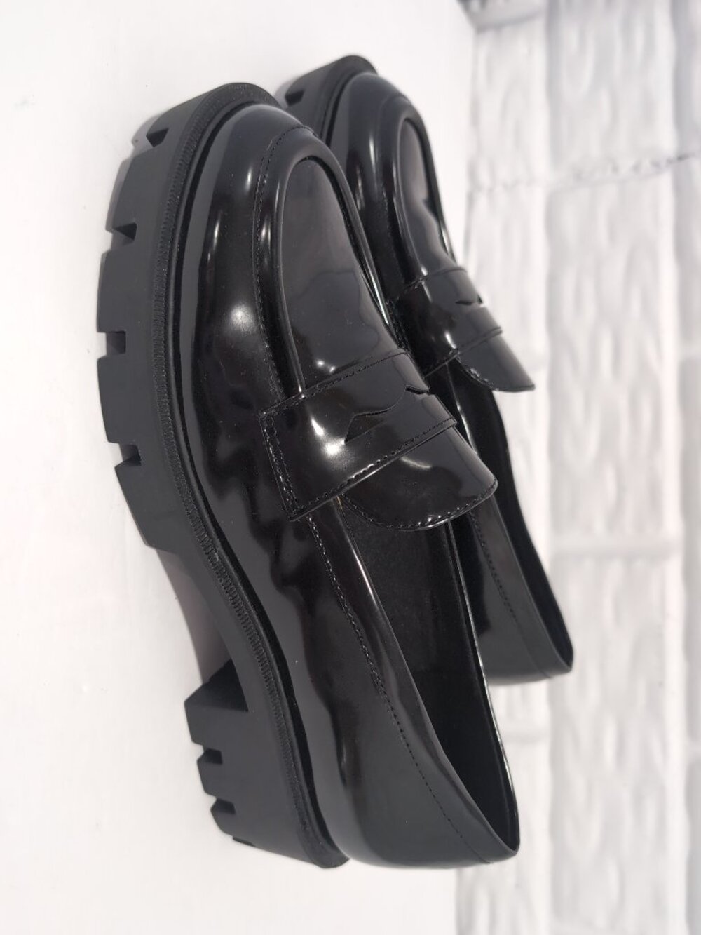 Nine West Black Patent Loafers Size 7.5M Chunky Lug Dark Academia Work office